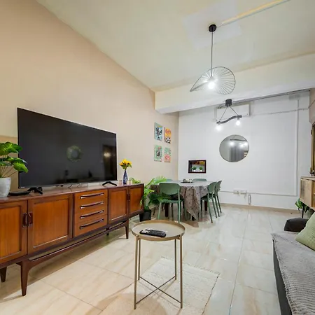2 Bedroom Near Sea And Bus Stops Apartment