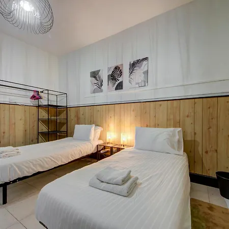 Apartment 2 Bedroom Near Sea And Bus Stops