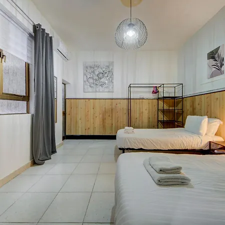 Apartmán 2 Bedroom Near Sea And Bus Stops *