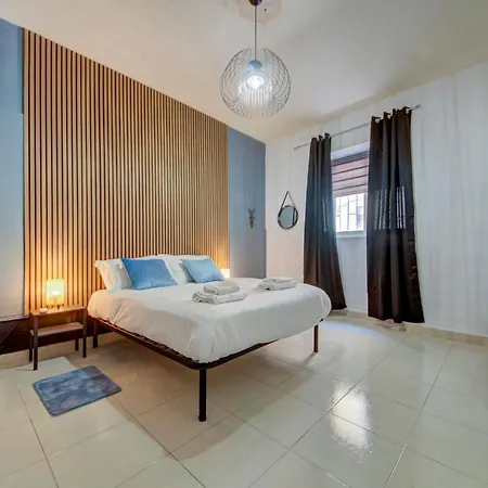 2 Bedroom Near Sea And Bus Stops Apartment