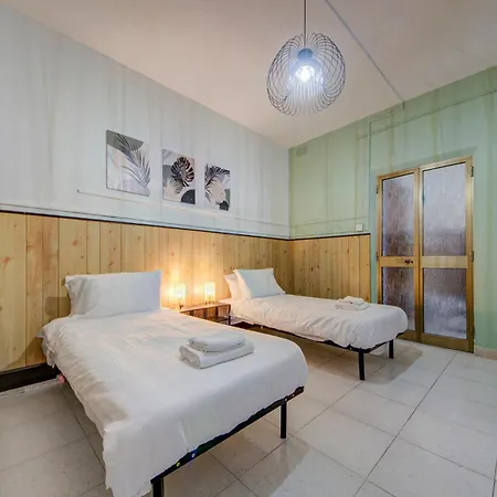 2 Bedroom Near Sea And Bus Stops *