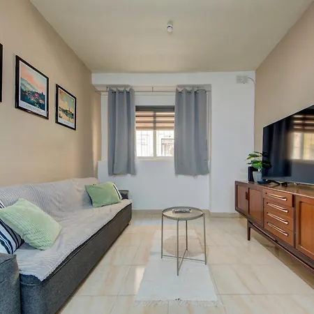 Apartment 2 Bedroom Near Sea And Bus Stops
